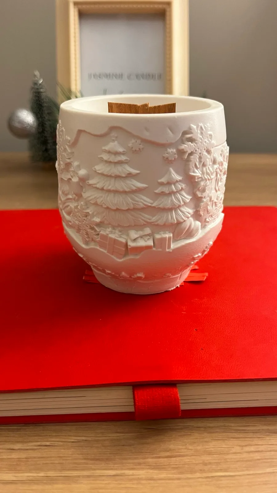 Şömine Sesi Çıkartan Ahşap Fitilli Kabartmalı Yılbaşı Soya Wax Mumu